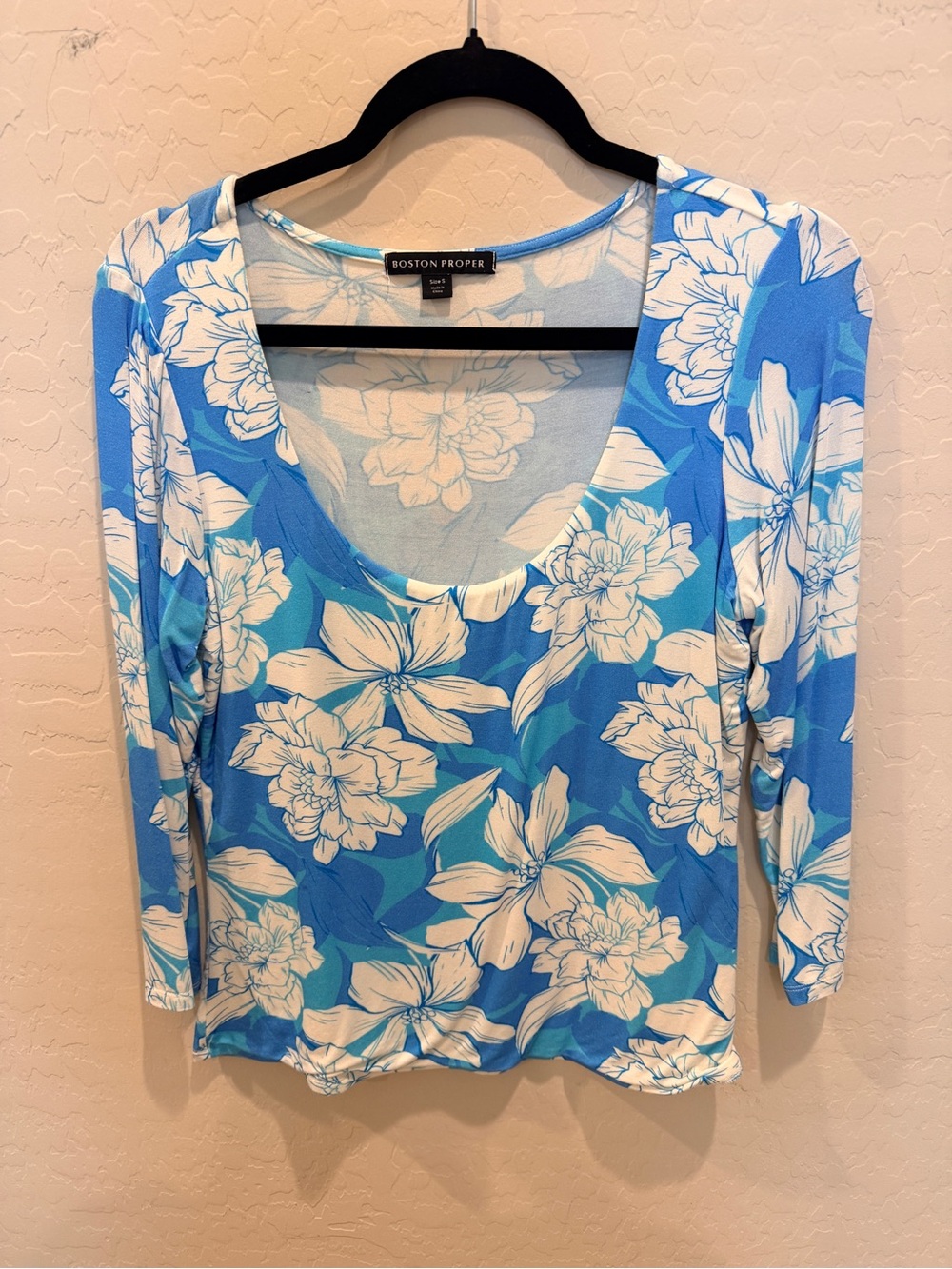 Boston Proper So effortless 3/4 Sleeve Scoop Neck Top.